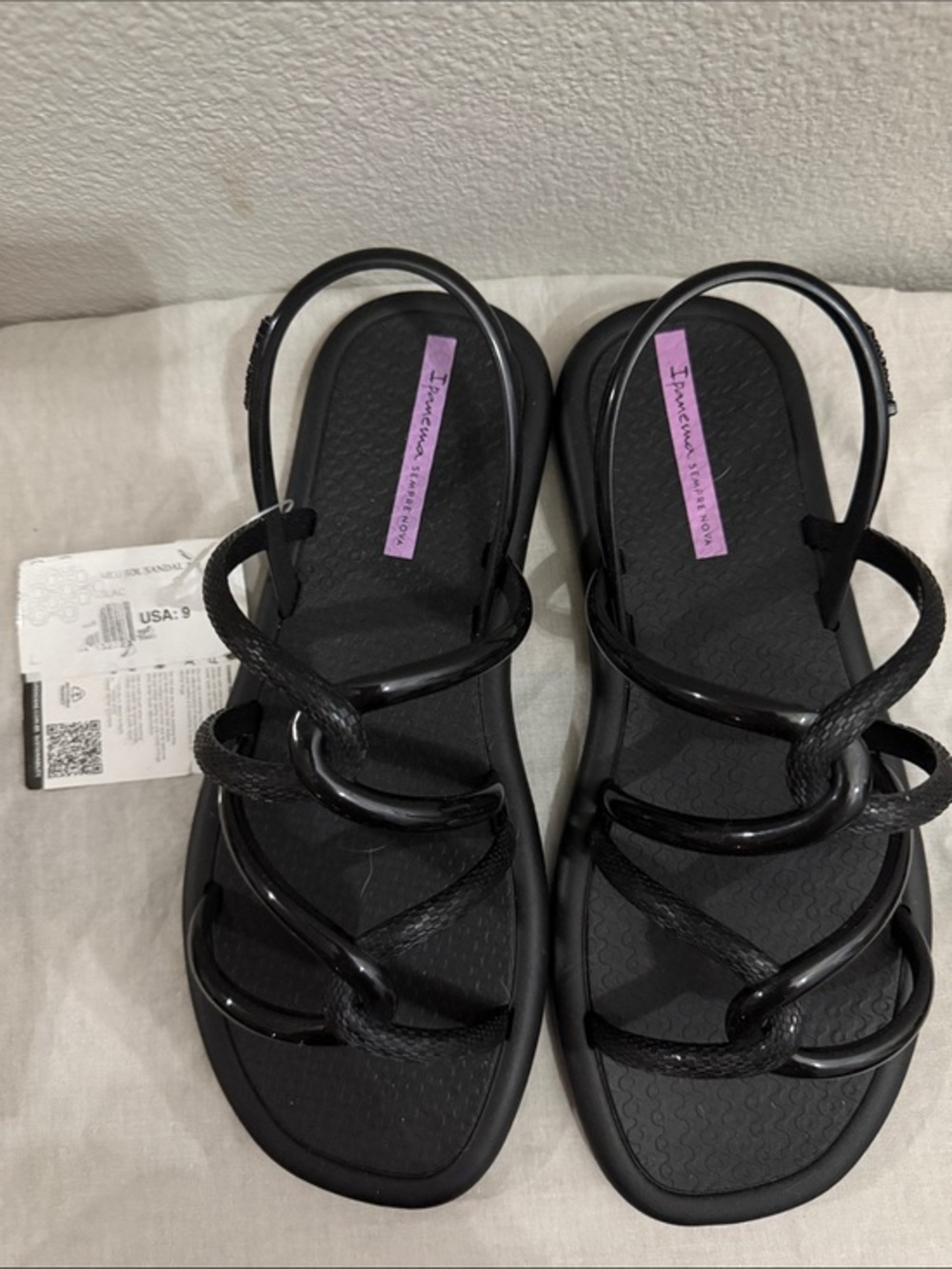 Ipanema Black Women's Loop-Strap Sandals